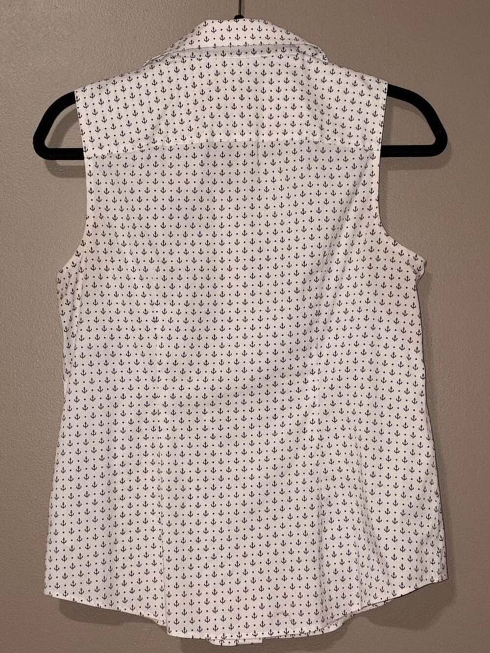 Talbots Wrinkle Resistant Sleeveless Button-Down Shirt w/Nautical Anchor print 6 - Picture 5 of 5